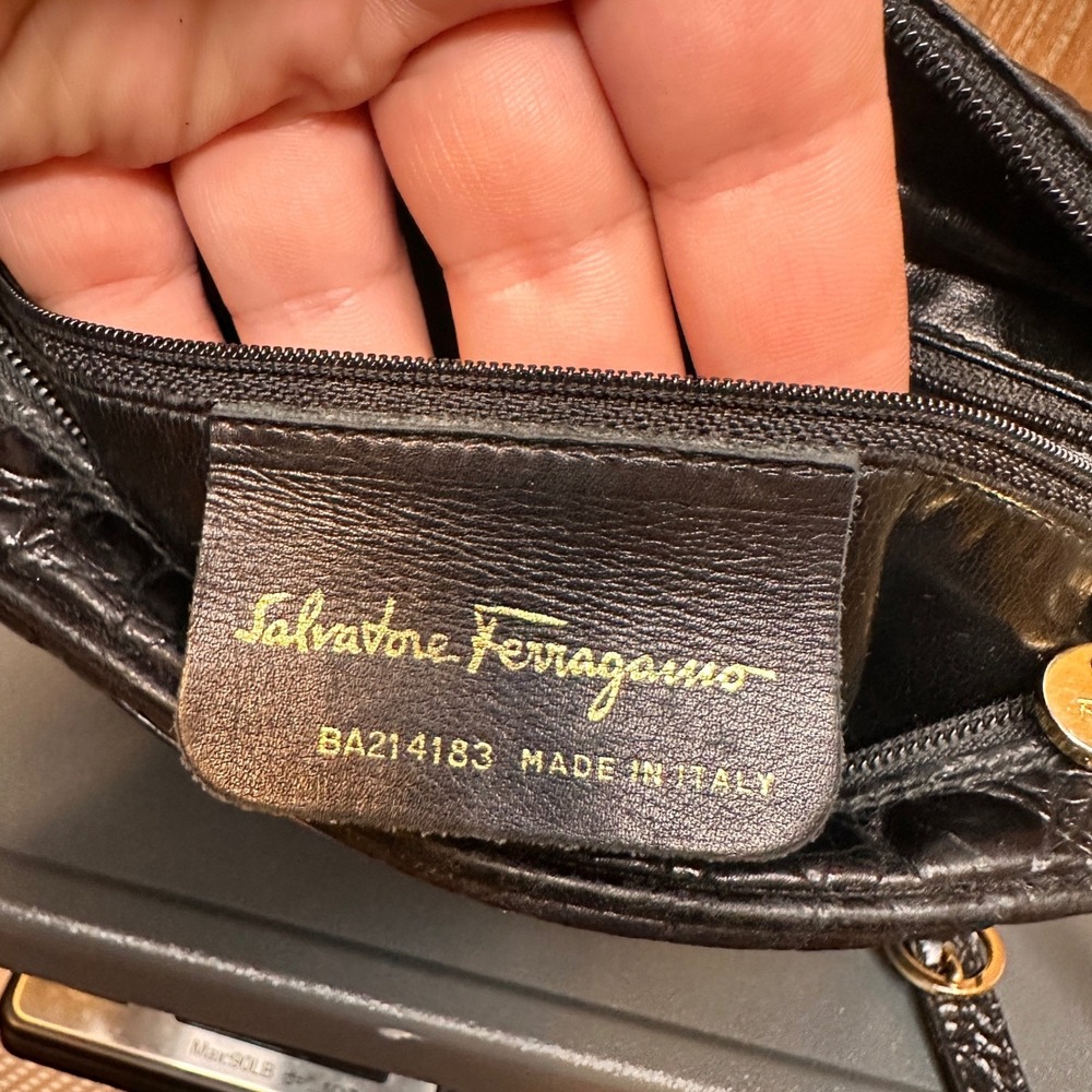 Salvatore Ferragamo Black Croc Embossed Leather Vara Bow Crossbody Bag BA214183 - Picture 2 of 16